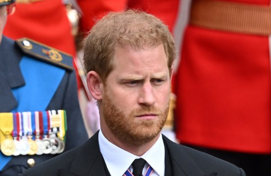 La biographe du roi Charles avertit que le livre du prince Harry pourrait marquer ‘la fin de la famille royale’