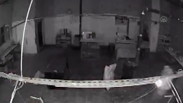 Ayakkabı atölyesinden hırsızlık yapan 4 zanlı gözaltına alındı
