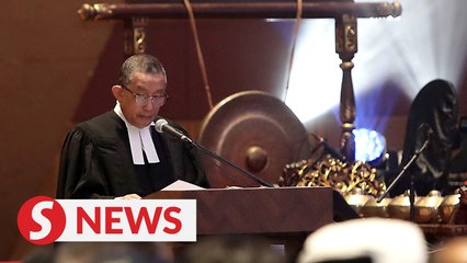 AGC plans to replace English text of Federal Constitution with BM version