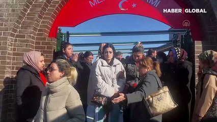 Öldürülen annesinin tabutunu omuzladı: Sinir krizi geçirdi