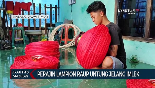 Perajin Lampion Raup Untung Jelang Imlek