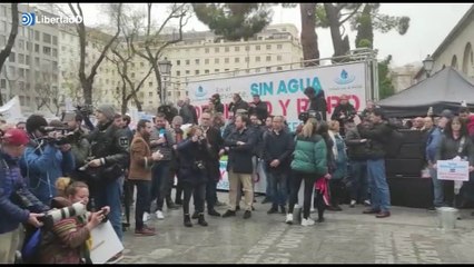 Miles de personas y varios políticos protestan en Madrid por el trasvase del Tajo