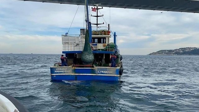Boğaz’da kaçak trol ağında 400 kilogram balık ele geçirildi