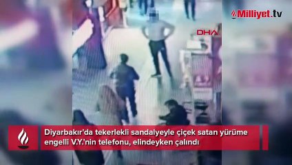 Yürüme engelli çiçekçinin telefonunun çalınma anı kamerada