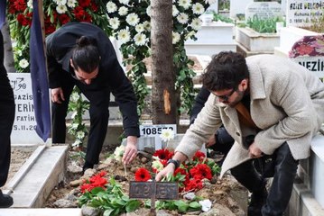 Trafik kazasında ölen müzisyen Hakan Yelbiz'in cenazesi defnedildi
