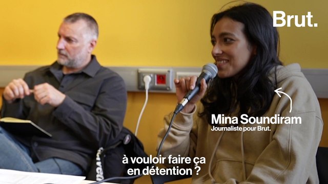 Fred Musa anime un atelier de radio avec des détenus