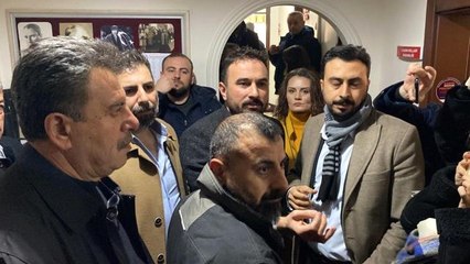 CHP'de olaylı seçim: Parti üyeleri yeni seçilen başkanı istifaya davet etti
