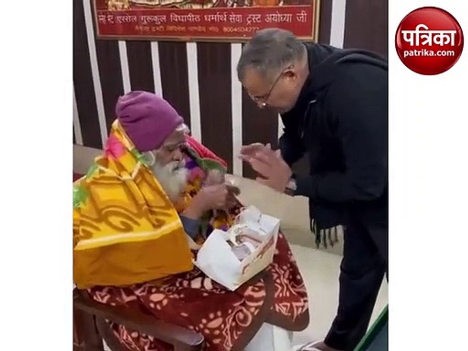 वीडियो: 98 साल के बुजुर्ग कैदी जेल से हुए रिहा, घर से कोई लेने नहीं आया तो जेलर ने दी विदाई