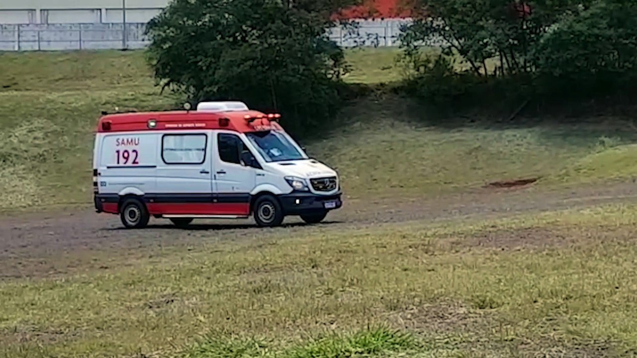 Helicóptero do Consamu pousa em Cascavel trazendo idosa de Formosa do Oeste