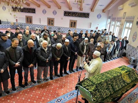 Fikir adamı ve yazar Yaşar Kaplan için Almanya'da cenaze namazı kılındı