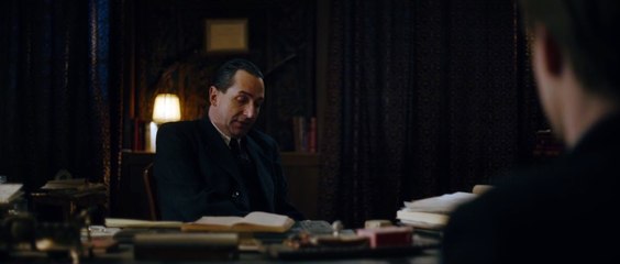 Clip en exclusiva de 'El falsificador de pasaportes', basada en una increíble historia real