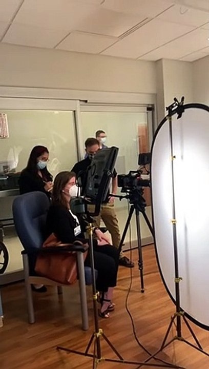 Grabando un testimonial para el hospital