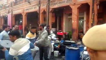 रामगंज बाजार में छह ट्रक सामान जब्त, व्यापारियों ने किया विरोध