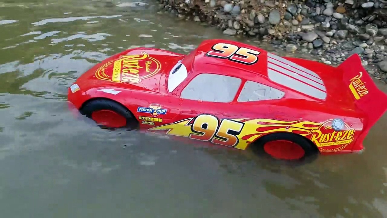 Toy Cars Slide Dlan play Sliding Cars Jump into Water