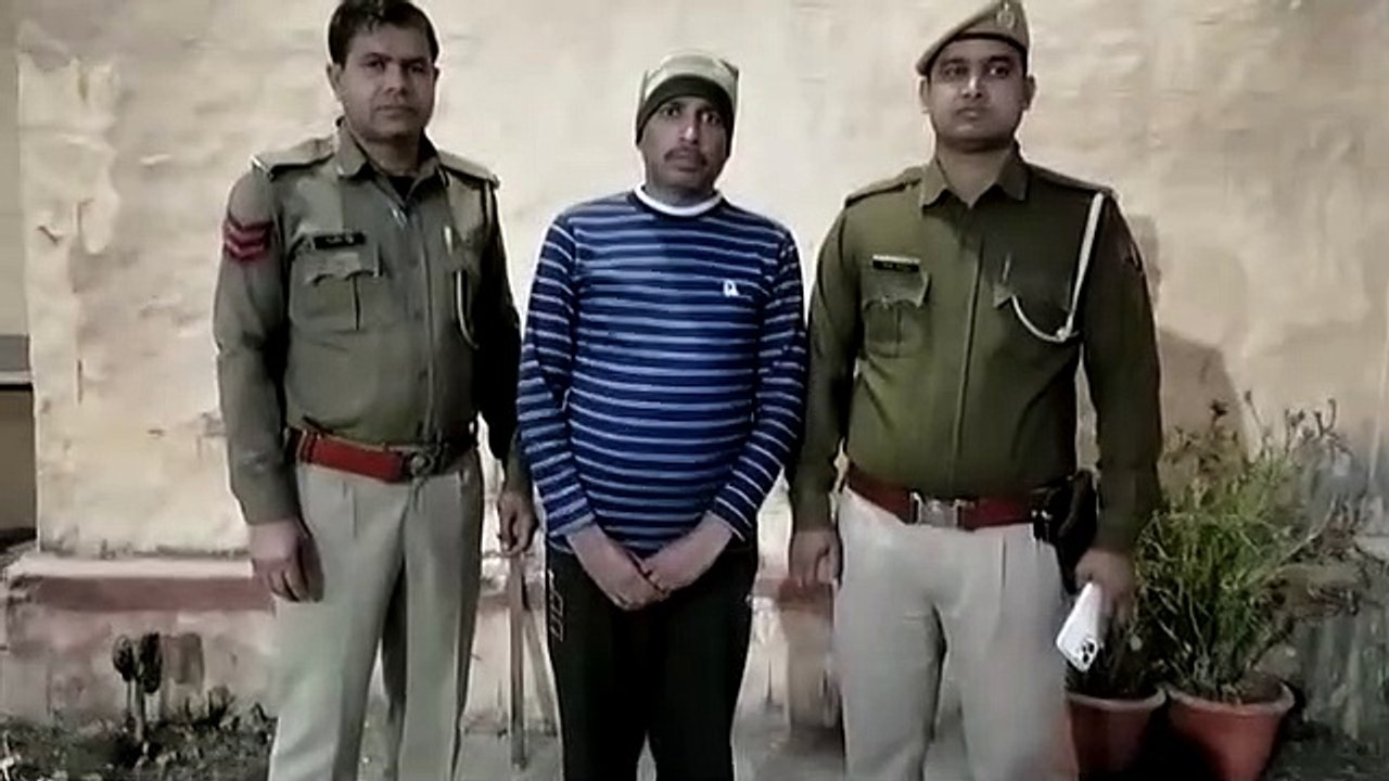 वृद्ध के पैर छुए, मदद का झांसा देकर 2.50 लाख रुपए लेकर हुआ रफुचक्कर, पुलिस ने दबोचा