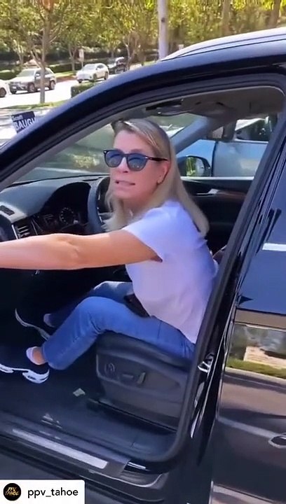 Cette conductrice roule sur l'autoroute avec une roue en moins