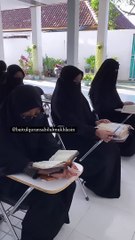 Muslim women are reading holy Qur'an