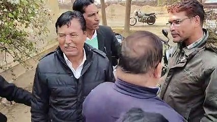 अधिवक्ताओं ने आयुर्वेदिक चिकित्सालय के ताला लगाकर दिया धरना