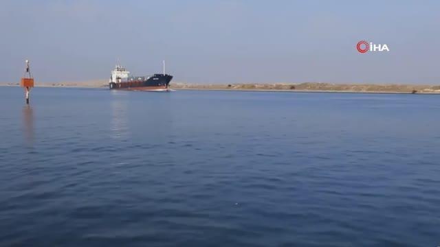 Süveyş Kanalı'nda karaya oturan gemi kurtarıldıSüveyş Kanalı'nda gemi trafiği düzenli şekilde devam ediyor
