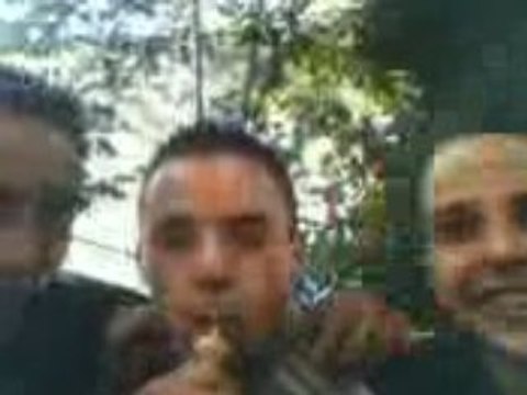 On repèsente les bO goSs des J.O.N.K.Y