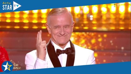 Francis Huster risée du web : gêné, il évoque son fashion faux pas lors du concours Miss France 2023