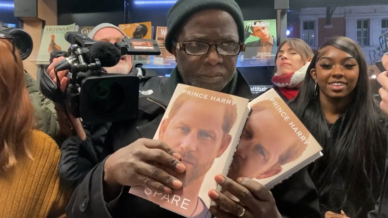 Spare: Midnight queues form as readers rush to buy first UK copies of Prince Harry’s memoir