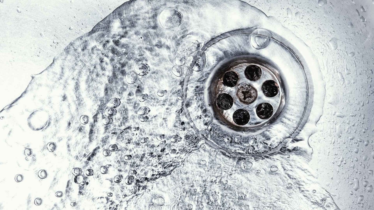 Achtung! Diese 5 Dinge gehören NICHT in den Abfluss