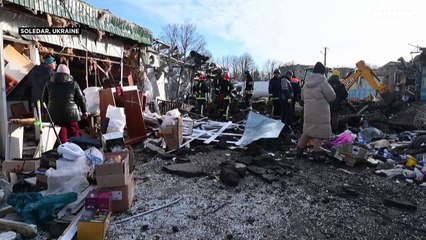 Guerre en Ukraine : Soledar tente de résister, Zelensky alerte sur "des assauts violents" russes
