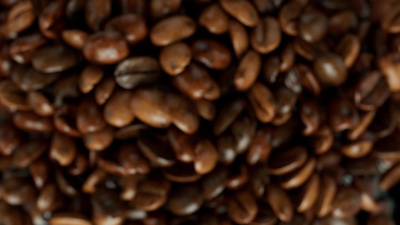 In diesem Fall solltet ihr das Wasser der Kaffeemaschine unbedingt wechseln (1)