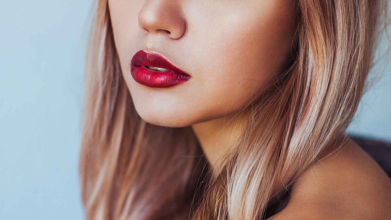 Lipstick-Mixing: Diese geniale Beauty-Technik wird gerade auf TikTok gehypt