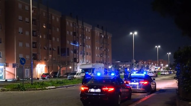 Roma - Ostia, locali Ater occupati abusivamente come depositi di armi e droga: blitz dei carabinieri (10.01.23)