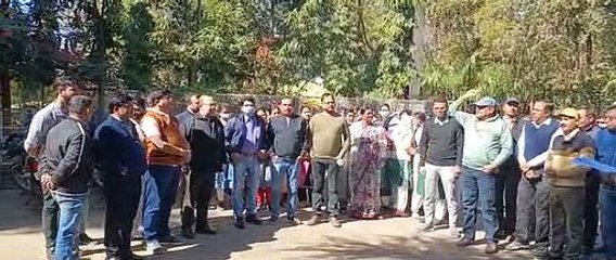 डॉक्टर, स्वास्थकर्मियों ने कहा हम नहीं लगाएंगे मोबाइल पर हाजिरी