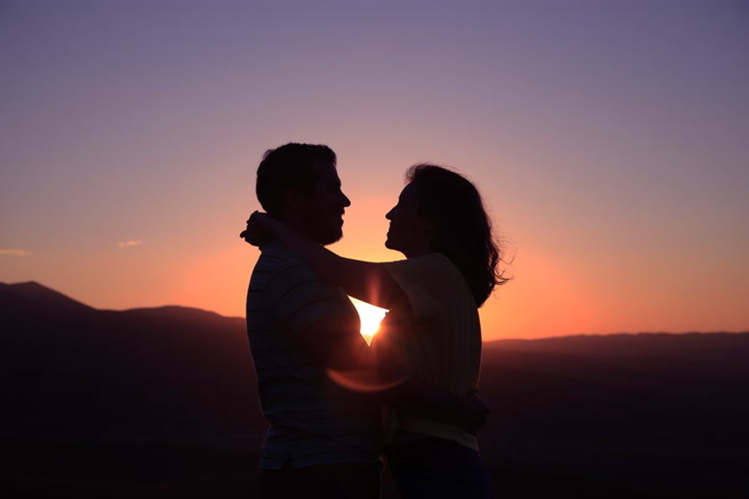 Star signs and clapping when the plane lands: Top ‘icks’ revealed in new dating poll