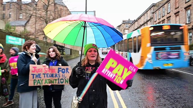 EIS Union Teachers on the picket line at Hillhead Primary School in Glasgow