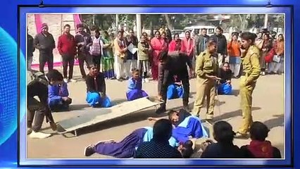 नुक्कड़ नाटक के माध्यम से यातायात नियमों के लिए किया जागरूक