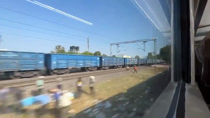 अत्याधुनिक सुविधाओं से लैस वंदेभारत एक्सप्रेस की आधी सीटें भी नहीं भर रहीं