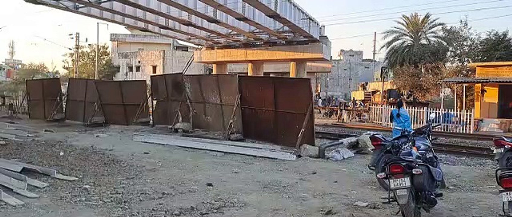 Khurai railway gate closed till March, remaining work of overbridge will be completed