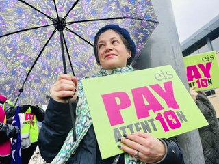 Scotland teachers strike: No sign of pay deal as primary schools shut