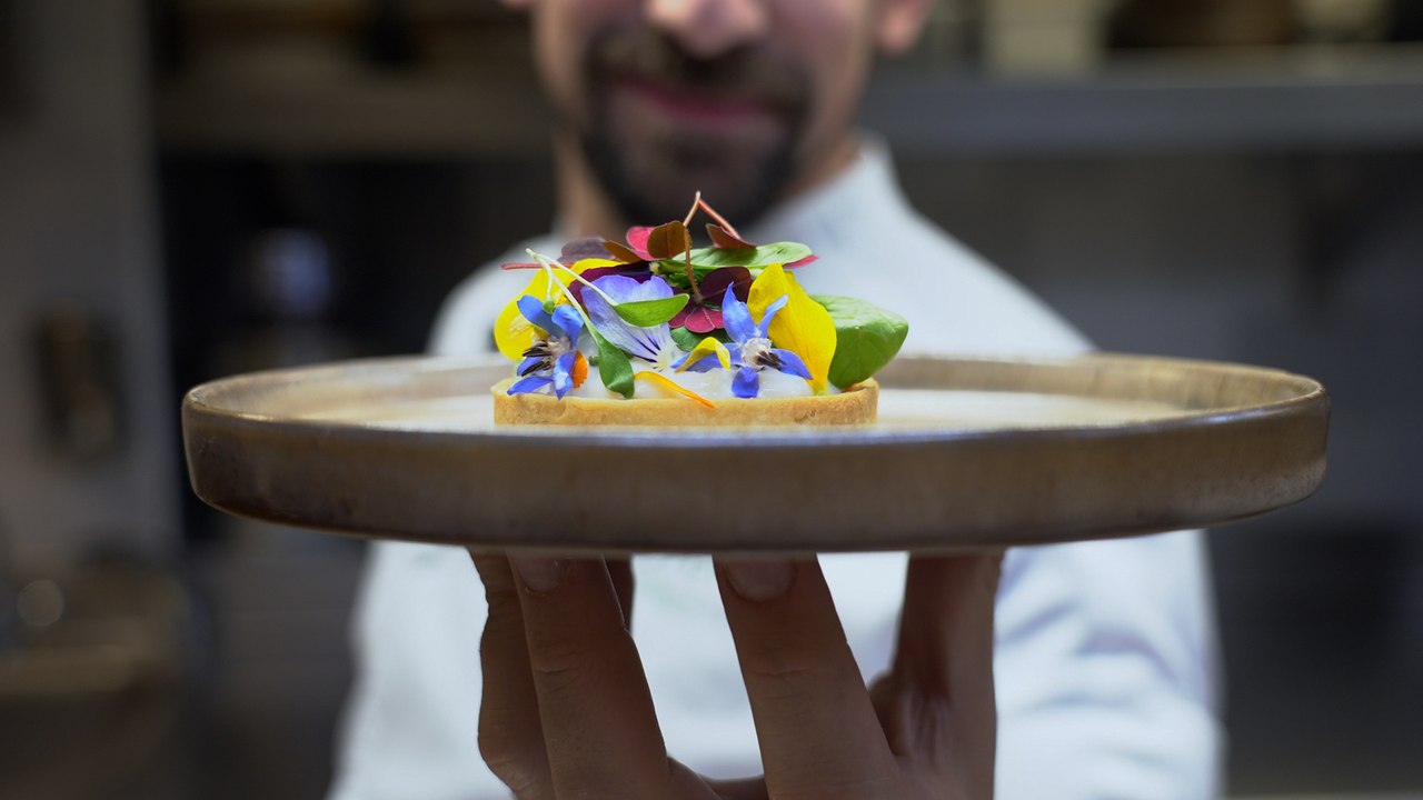 Emily in Paris : ce chef Parisien se cache derrière la cuisine de Gabriel