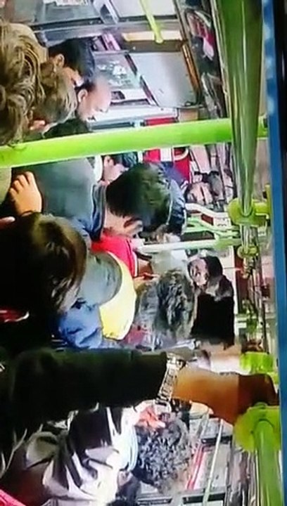 चलती लो फ्लोर बस में जेबकट गैंग ने की चाकूबाजी, हमलावर फरार