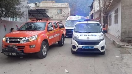 Fırtına nedeniyle bir evin sundurma çatısı uçtu