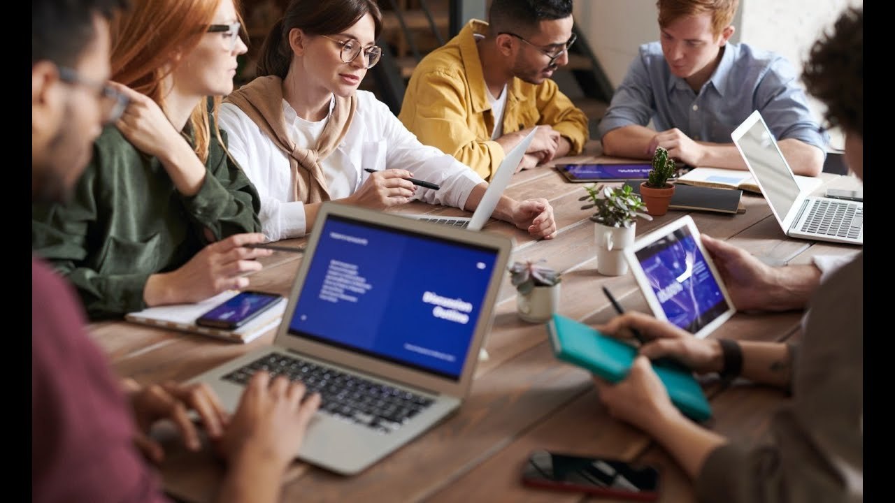 'Think tanks': les partis politiques ne peuvent-ils plus penser eux-mêmes?