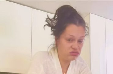 Jessie J says her pregnancy started out 'woofy woof'