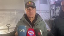 Carlos Sainz atiende a los medios tras anunciar su retirada del Rally Dakar