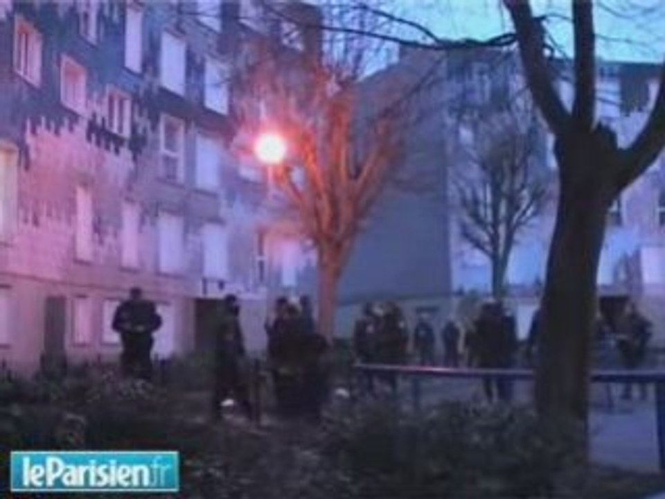 DEMONSTRATION DE FORCE A LA GRANDE BORNE  - CRS 2008