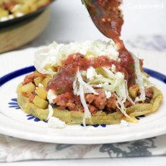 Sopes de papa con chorizo mexicanos