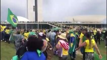 Policía de Brasil libera a casi 600 personas acusadas de asaltar los tres poderes