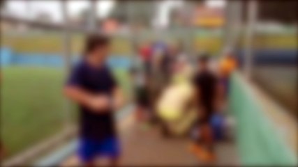 Menino torce o pé durante partida de futebol no Floresta