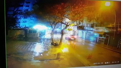 İzmir'de yıkımı süren emniyet binası çöktü