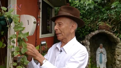 mqn-Este agricultor y cantante de 98 años le alegra los días a sus vecinos en Naranjo